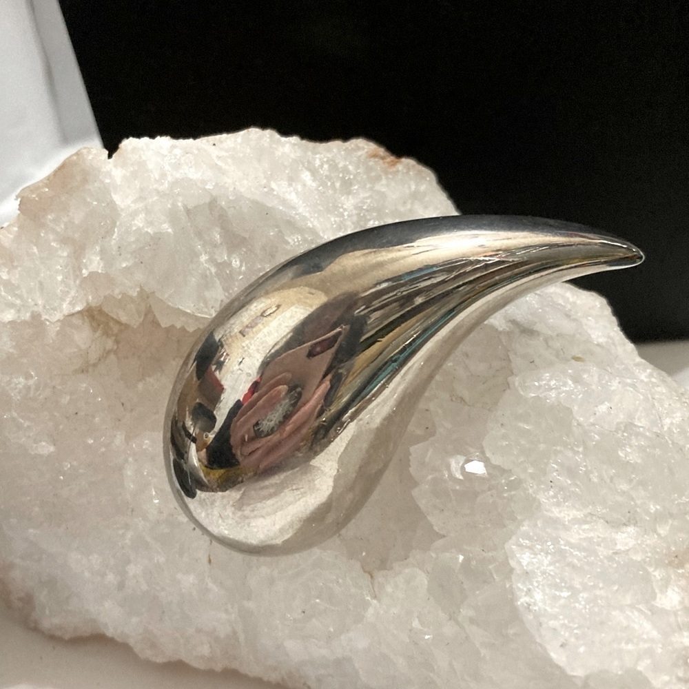 Givenchy vintage teardrop brooch​​ - Picture 2 of 6